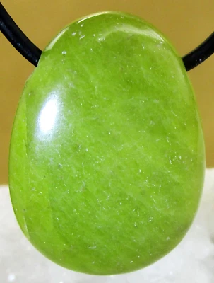 LIZARDIT NORWEGISCHE JADE   Trommelstein gebohrt  EDELSTEIN  ANHÄNGER     Nr.7 - Bild 1 von 2