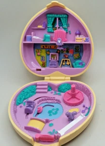 Vintage 1994 Bluebird Polly Pocket N Strollin Baby Yellow Heart Compact - Picture 1 of 5