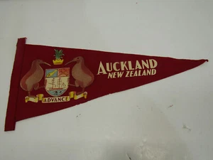 OLD VINTAGE AUCKLAND NEW ZELAND COUNTRY MEMORABILIA PENNANT - Picture 1 of 3