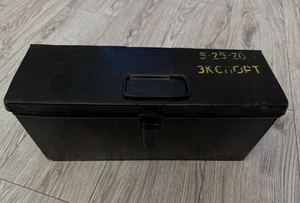 Cassetta degli attrezzi vintage sovietica russa URSS militare metallo vuota 15,5”L x 7”H x 6”W - Foto 1 di 13