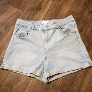 H&M Cuffed Lt Blue Jean Women's Shorts Sz 14 - Picture 1 of 3