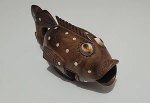 Antique Mother Of Pearl Hand Carved Fish By Melanesian Trobriand People - Picture 1 of 11