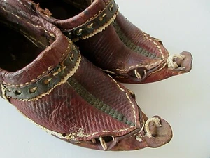 Antique Childs Shoes Red Leather Curl Toe Ethnic India Middle Eastern Punjabi - Picture 1 of 11