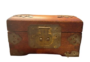 Vintage Schmuckkästchen "asiatisch" Holz und Messing mit Jade Intarsien - Bild 1 von 8