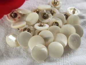 Lot 6 boutons anciens en nacre  blanc à pied métal 1,2 cm vintage ref 2390 - Picture 1 of 2