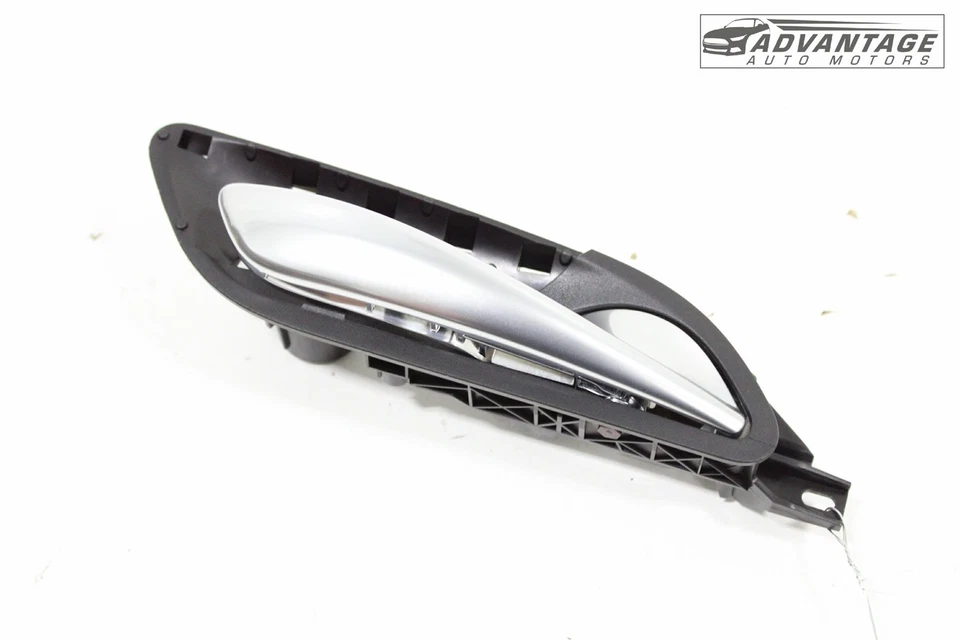 Cadillac XT4 2019-2025 panel de puerta lateral derecha interior manija interior OEM Foto 1 de 4