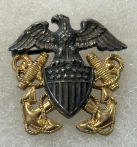 Insignia oficial de marina de la Segunda Guerra Mundial insignia gorra en el extranjero 1/20 10K GF sello BALFOUR - Imagen 1 de 2