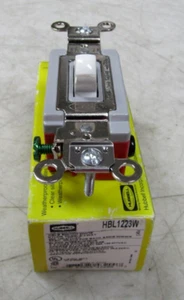 💥NEW HUBBELL 20 AMP WHITE 3-WAY TOGGLE SWITCH 120-277 VAC HBL1223W - Picture 1 of 6