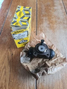 Wheel Cylinder Genuine Renault 16 8700565 nos - Picture 1 of 6