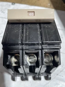 martello taglierina 3 poli 40 amp interruttore spina nuovo - Foto 1 di 5