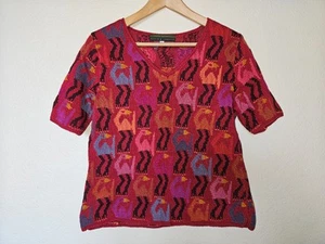 Peruvian Connection Kaffe Fassett Cuzco Kraniche Pullover klein karminrot Kunst zum Tragen - Bild 1 von 7