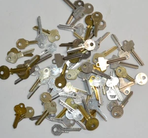 Lot of 70 TAYLOR Key Blanks - RARE FIND - 1940's to 1970's Designs - Picture 1 of 8