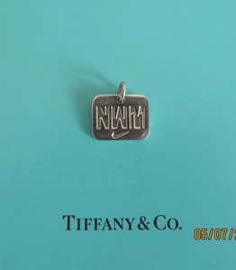 DE COLECCIÓN TIFFANY & CO PLATA ESTERLINA I RUN TO BE MARATHON CHARM - Imagen 1 de 2