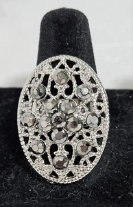 Silver Tone Oval Cocktail Ring With Gray Stones Size 8 Adjustable J1-1469 - Picture 1 of 4