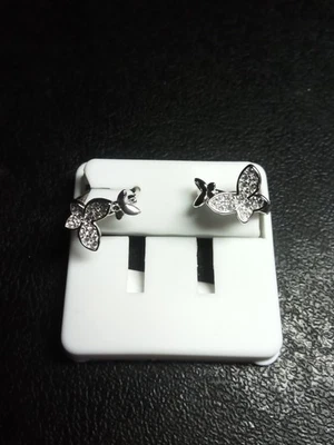 Huggies mariposa moissanita .75cttw en rodio sobre plata de ley maciza Foto 1 de 4