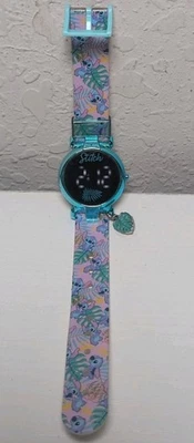 Relógio LED unissex Disney Lilo & Stitch com berloque S80 - Imagem 1 de 2