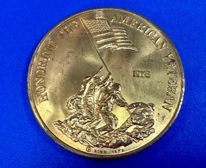Honoring the American Veteran Military Soldier Freedom Vintage Challenge Coin - Picture 1 of 13