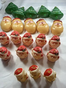 Vintage Kunststoff Lichtabdeckungen 80er Jahre. 5 Bäume, 9 Weihnachtsmänner, 5 Weihnachtsgesichter, 3 Welpen - Bild 1 von 13