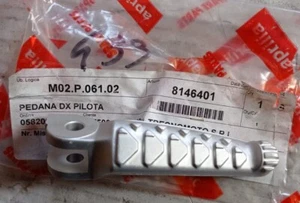 Aprilia Pedana Pedalina pilota DX Shiver Dorsoduro Cod.AP8146401 - Foto 1 di 1