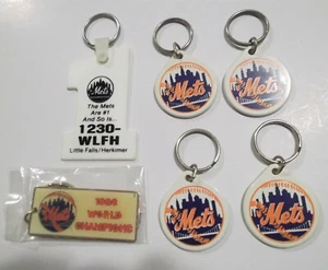 Lotto 6 portachiavi vintage vari NY Mets con logo squadra e souvenir Campioni del Mondo 1986 - Foto 1 di 5