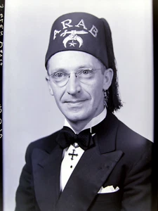 Foto WWII Ära NEGATIV Kansas 1945 J. Glen Davis Shriners Hut Studioaufnahme (#27) - Bild 1 von 2