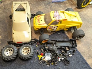 Vintage traxxas rustler rc car buggy parts lot 2x rolling chassis brushed orig. - Picture 1 of 10
