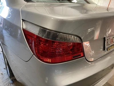 Lanterna traseira esquerda do motorista lente vermelha e transparente compatível com 04-07 BMW 525i 1873384 - Imagem 1 de 4