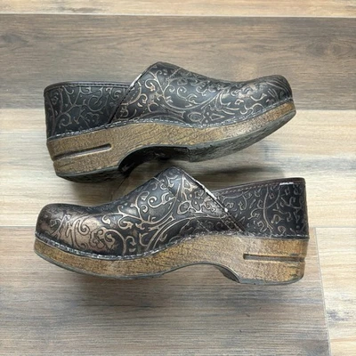 Zuecos profesionales de cuero Dansko para mujer marrón metálico floral talla 41 Foto 1 de 4