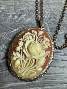 Vintage Art Deco Gold tone Flower Cameo design Locket Necklace Bin C - Picture 1 of 4