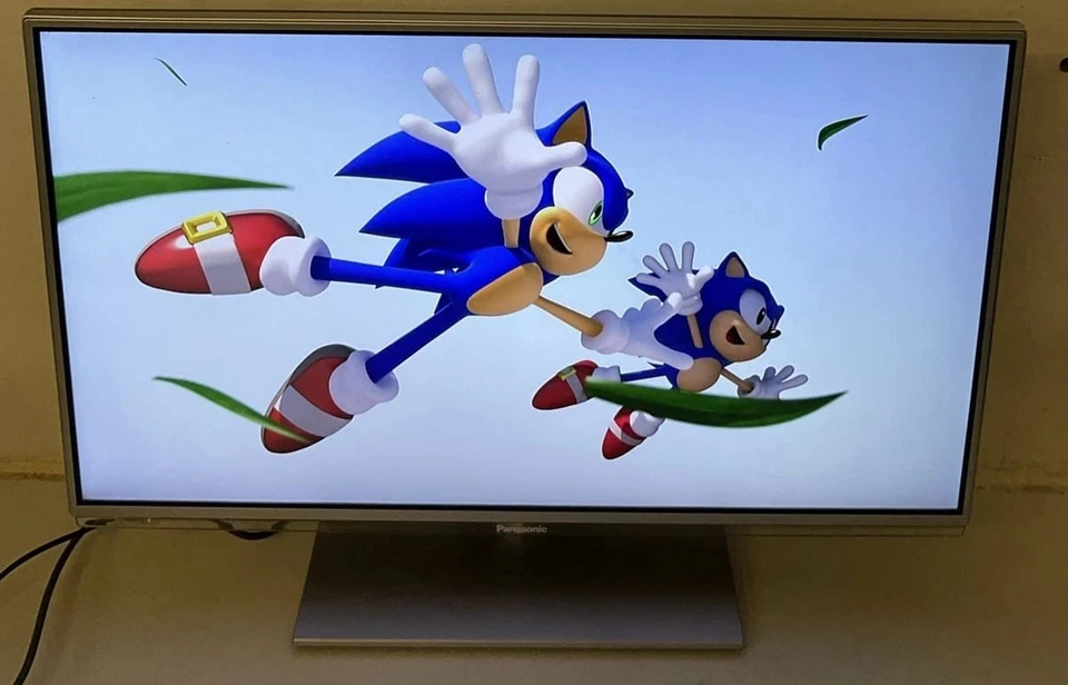 Excellent Used Condition Panasonic TX-L47ET6OB 47' Smart VIERA LED TV no stand - Image 1 of 1