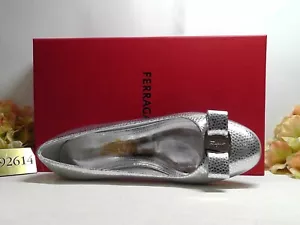 Salvatore Ferragamo ARGENTO Cuero Varina Arco Lagarto Repujado Planos Talla 8.5C - Imagen 1 de 22