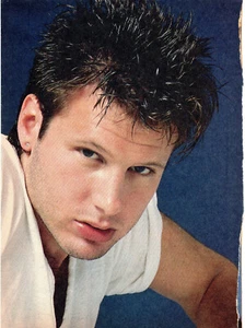 Mini Pin-Up Corey Hart 8" x 10" de la revista británica de 1980 cantante de rock canadiense - Imagen 1 de 1