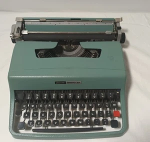 Authentic OLIVETTI LETTERA 32 TYPEWRITER Made In Spain Excellent Condition - Picture 1 of 9