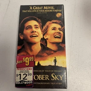 October Sky Laura Dern Jake Gyllenhaal Chris Cooper (VHS, 2000) SEALED - Picture 1 of 3
