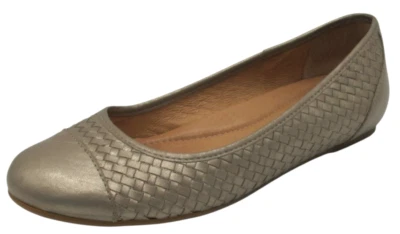 Zapatos planos de ballet Nurture 7 mocasines cómodos planos Charliee de cuero metálico dorado Foto 1 de 4