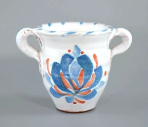 VINTAGE MINIATURE ALDERMASTON POTTERY DECORATIVE TWIN HANDLED VASE 5.5cm - Picture 1 of 6