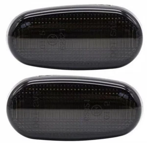 2x LED Clignotants Latéraux Noir Fumee pour Alfa Romeo 147 Gt Mito / Fiat - Afbeelding 1 van 3