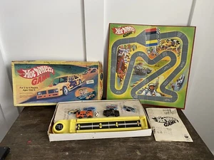 Vintage 1982 Hot Wheels THE HOT WHEELS GAME w/ Cars FREE SHIPPING - Picture 1 of 14