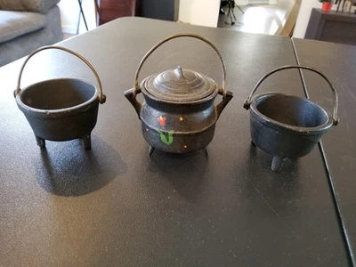  Cast Iron 3 Legged Wilton Pot With Lid & 2 Three Legged Cauldrons - Miniatures - Image 1 of 4