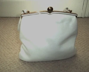 EXQUISITE VINTAGE 1960's WHITE LEATHER HANDBAG/WEDDING BAG - Picture 1 of 8