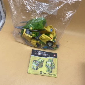 Hasbro TMNT X Transformers Teenage Mutant Ninja Turtles Party Wallop complete - Picture 1 of 3