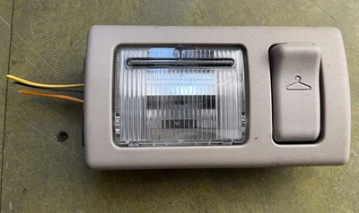 05 Chrysler Pacifica Interior Domo Cortesía Luz Colgador Trasero Izquierdo Tercera Fila Foto 1 de 4