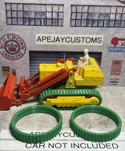 1 set of new green tracks for Matchbox King Size No K-8 Caterpillar Traxcavator - Picture 1 of 4