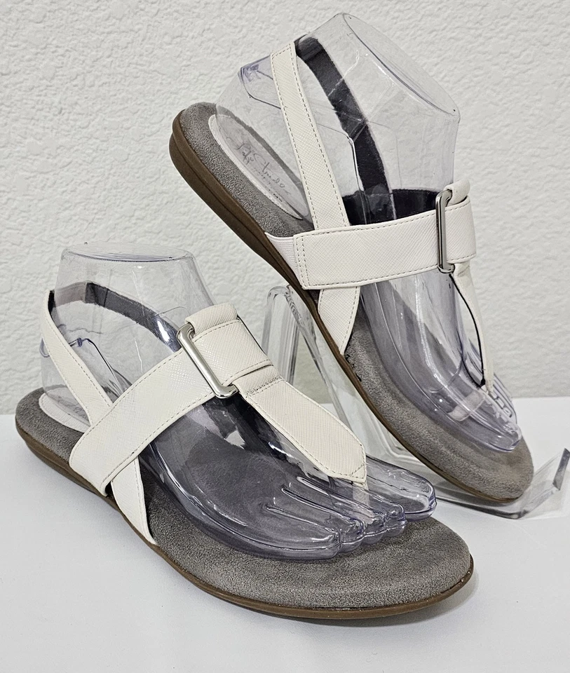 Sandalias de Tanga Life Stride Soft System Blanco Gris Mujer Hebilla Acolchada Talla 7M Foto 1 de 4