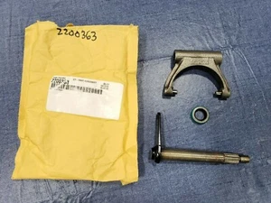 Genuine Polaris Snowmobile OEM Shift Fork/ Shaft Kit Includes 1341093-067 - Imagen 1 de 3