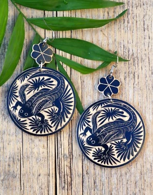 Pendientes Ajolotl Anfibio Declaración Hechos a Mano Calabaza Seca Oaxaca México Arte Popular Foto 1 de 4