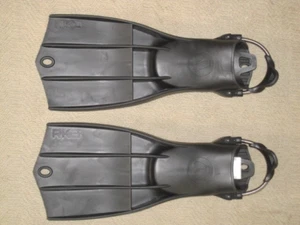 Apeks RK3 Military Rubber Fin with Adjustable Stainless Steel Spring Straps XL - Bild 1 von 7
