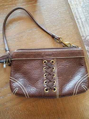 NUOVO POLSO COACH CERNIERA AD ANGOLO in pelle ciottolata marrone 40255