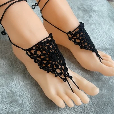 Sandalias descalzas de ganchillo hechas a mano | Boho Beach boda pies joyería, negras Foto 1 de 4