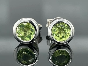 OHRSTECKER AUS 925/- SILBER RHODINIERT MIT PERIDOT SILBERZEIT SCHMUCKJAGD - Bild 1 von 3